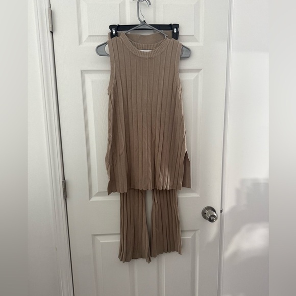 NWOT Petal and Pup SILVIE KNITTED SET - BEIGE Size XS. Includes Tank & Flare Leg - Picture 3 of 13